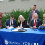 Signature de l’accord entre le Collège Glendon de l’Université York et l’école de commerce EMLYON Business School le 14 juillet.