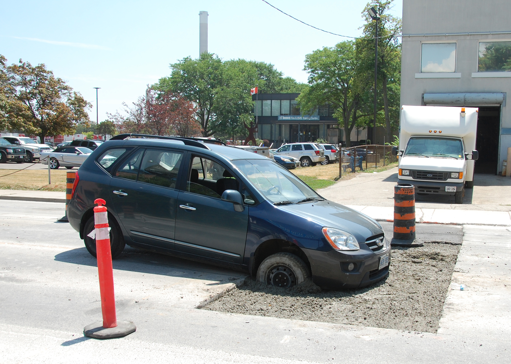 Auto prise dans le ciment