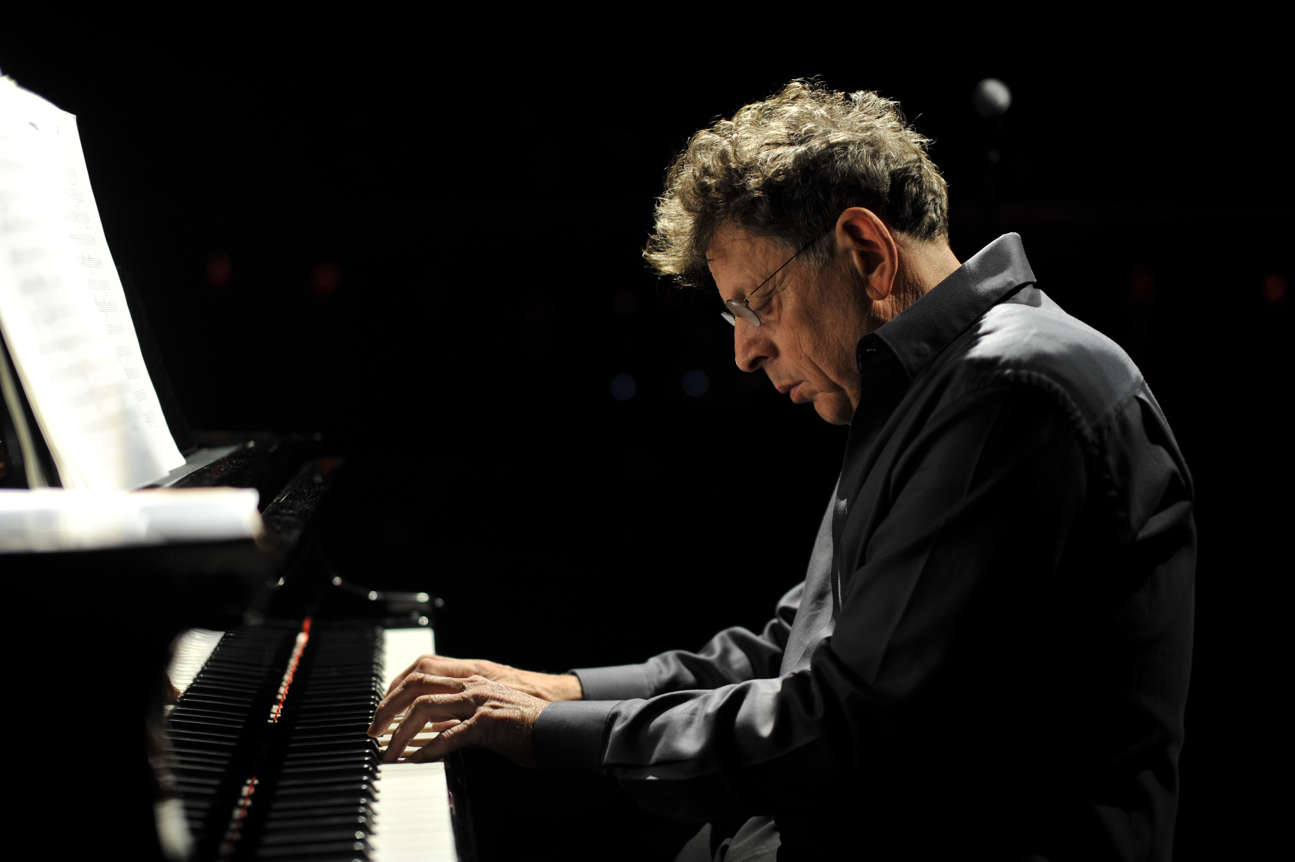 Philip Glass au piano (Photo: Fernando Aceves)