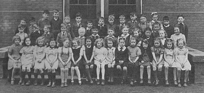 Les élèves de l'école du Sacré-Coeur de Toronto en 1902.