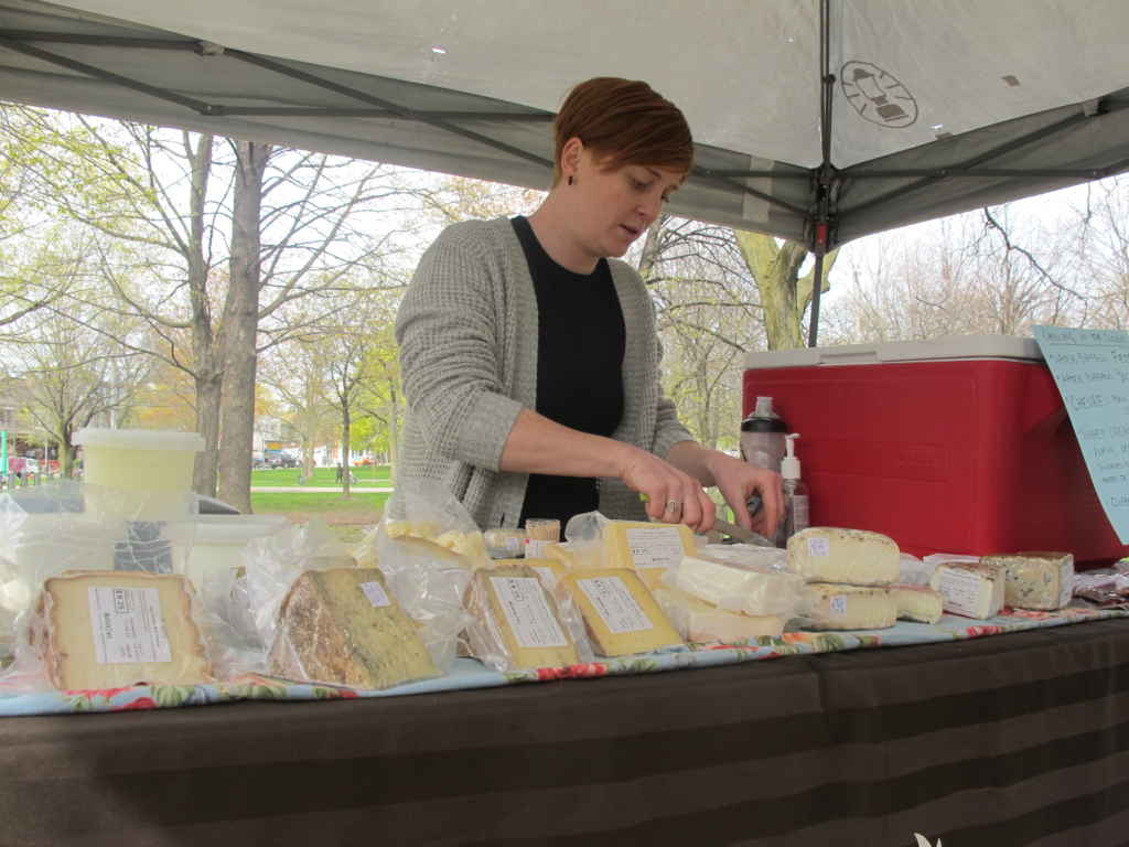 Julia Stephen vend le fromage de Montforte Diary tous les mardis de 15h à 19h.