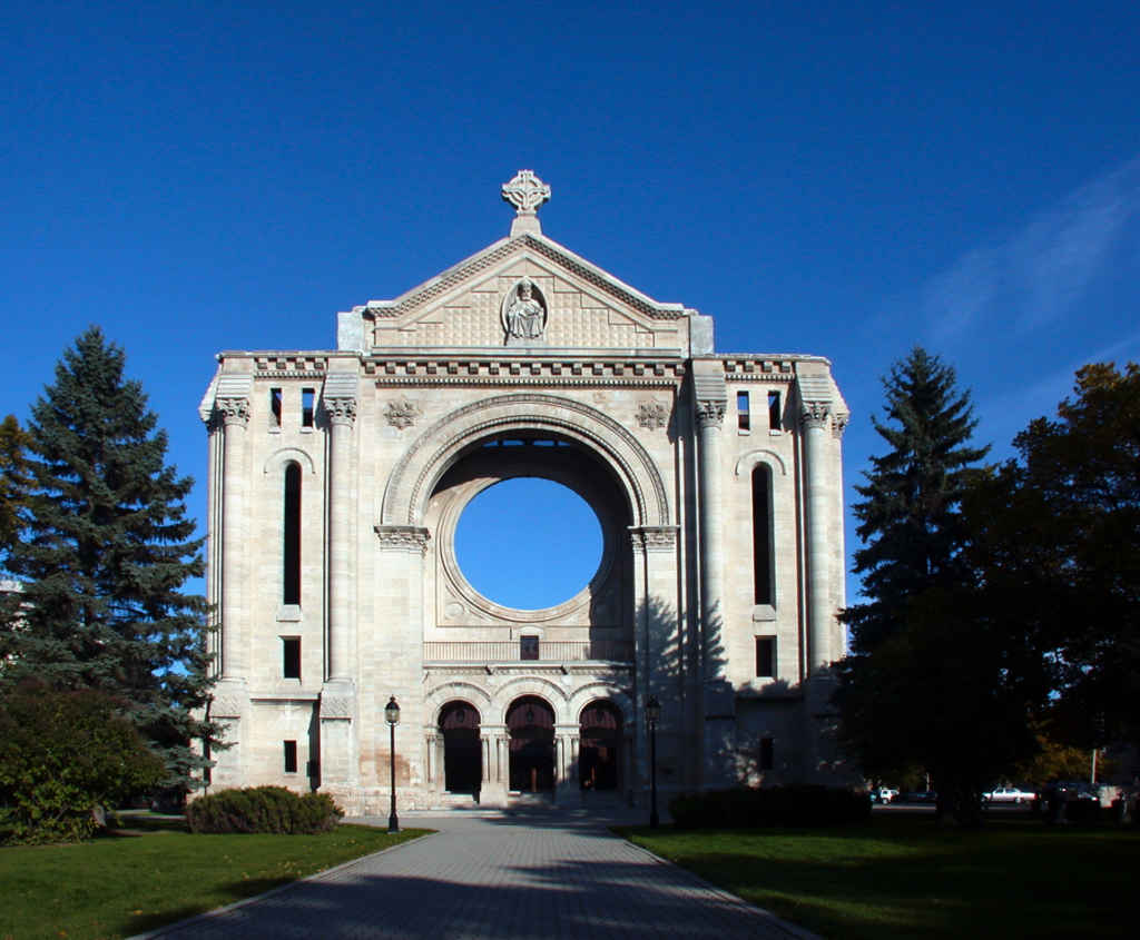 L’architecture, en particulier la cathédrale de Saint-Boniface, fascine Marière LaFlèche. (Photo: Tourisme Riel)