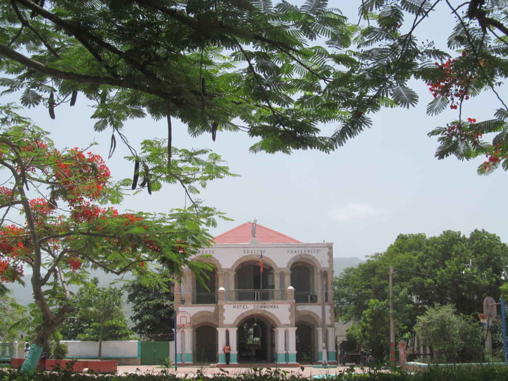 La mairie de Jacmel dans le centre historique.