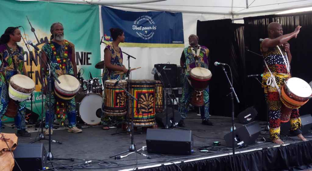 Le djembéiste Amara Kanté et ses musiciens clôturent cette troisième journée de festival