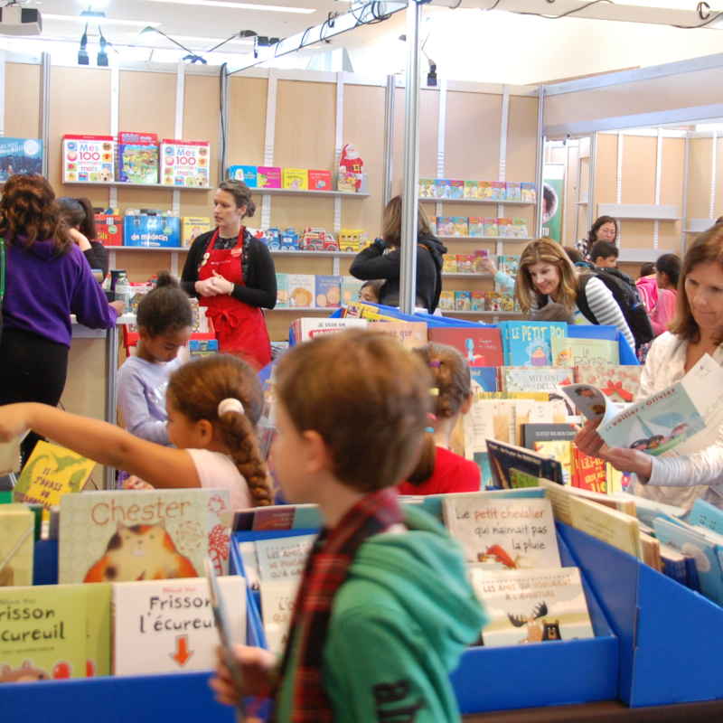 Magasinage des Fêtes au Salon du livre de Toronto.