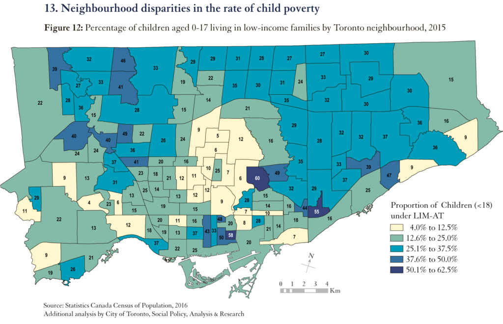 Une carte des quartiers de Toronto montrant les plus pauvres en bleu foncé.