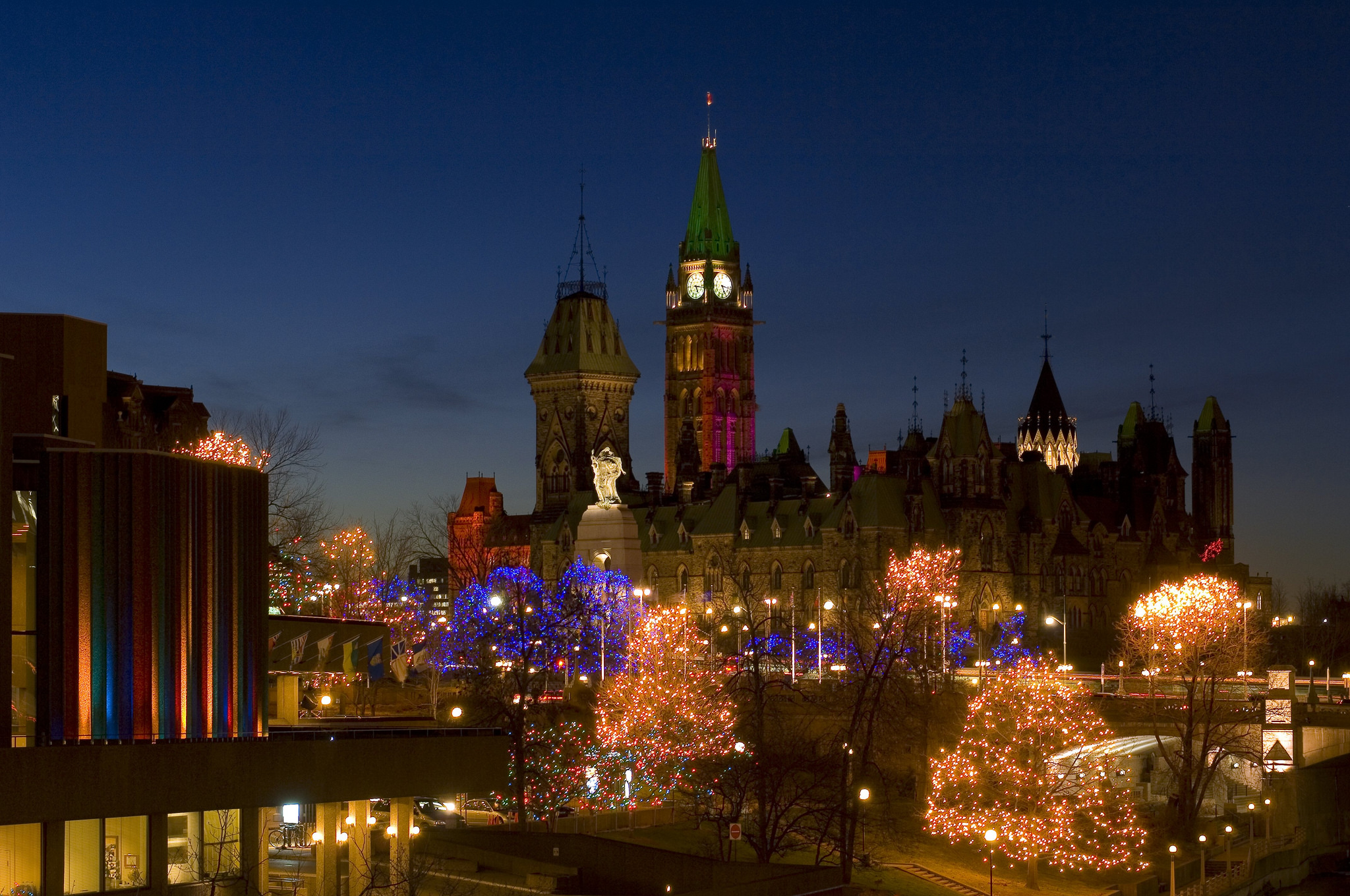 Столица северной канады. Оттава столица Канады. Парламентский холм Оттава. Ночная Оттава. Вечерняя Оттава.