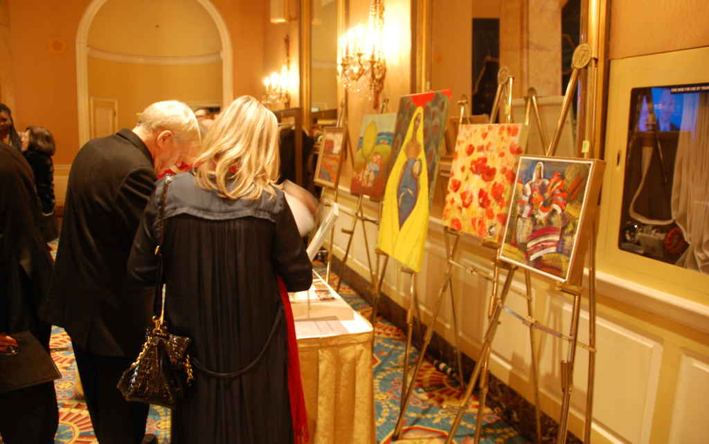 Exposition et encan silencieux d'art ukrainien au Club canadien.
