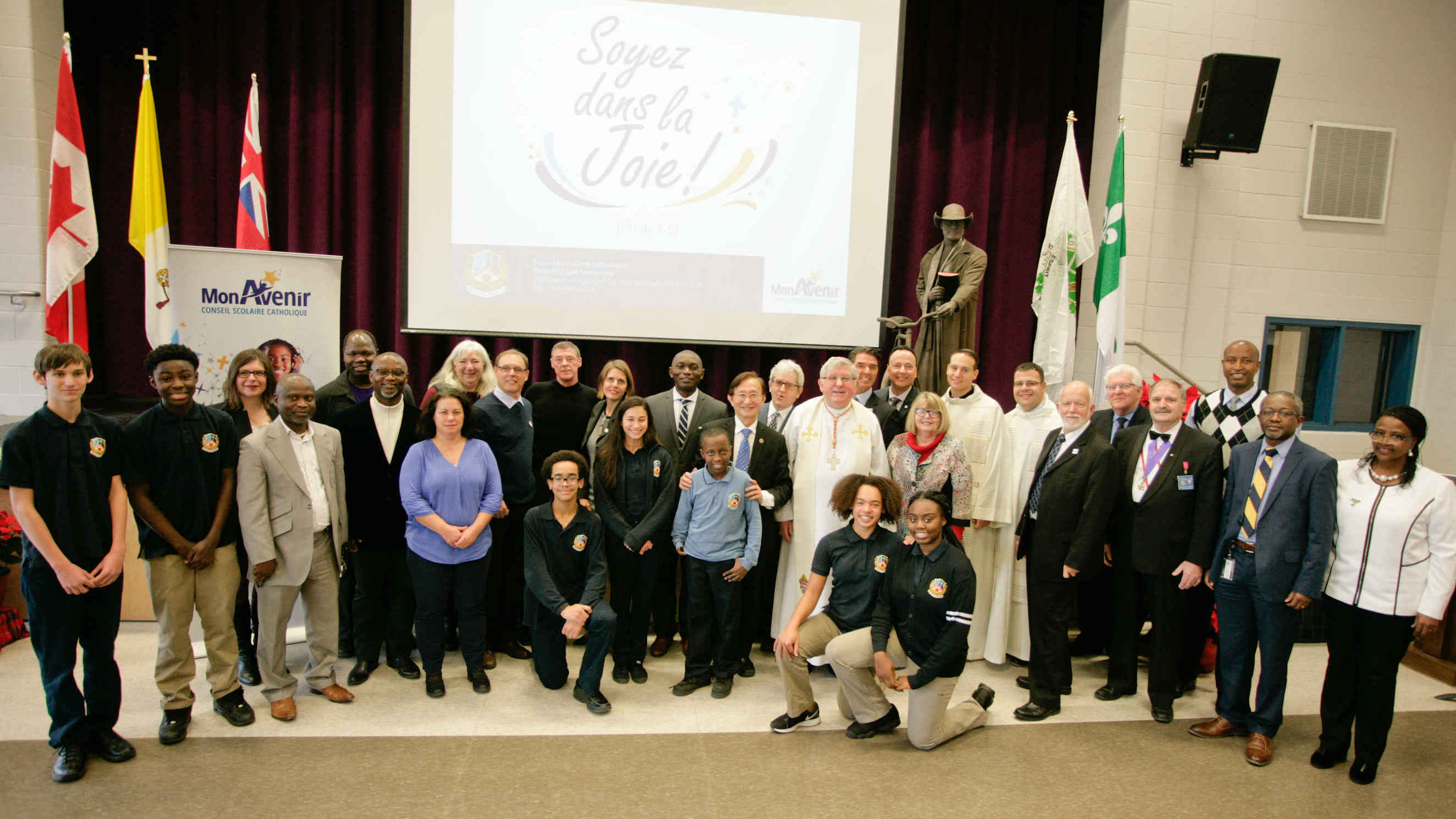 Bénédiction de l'école secondaire catholique PèrePhilippeLamarche