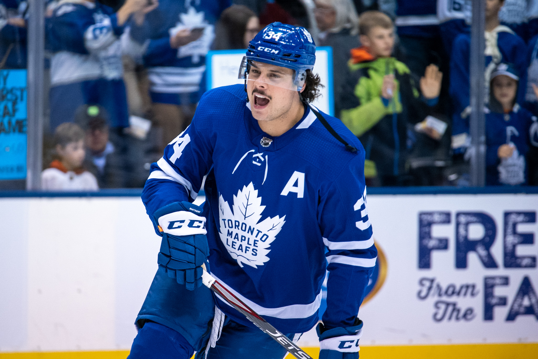 Auston Matthews et les Maple Leafs écrasent les Sénateurs