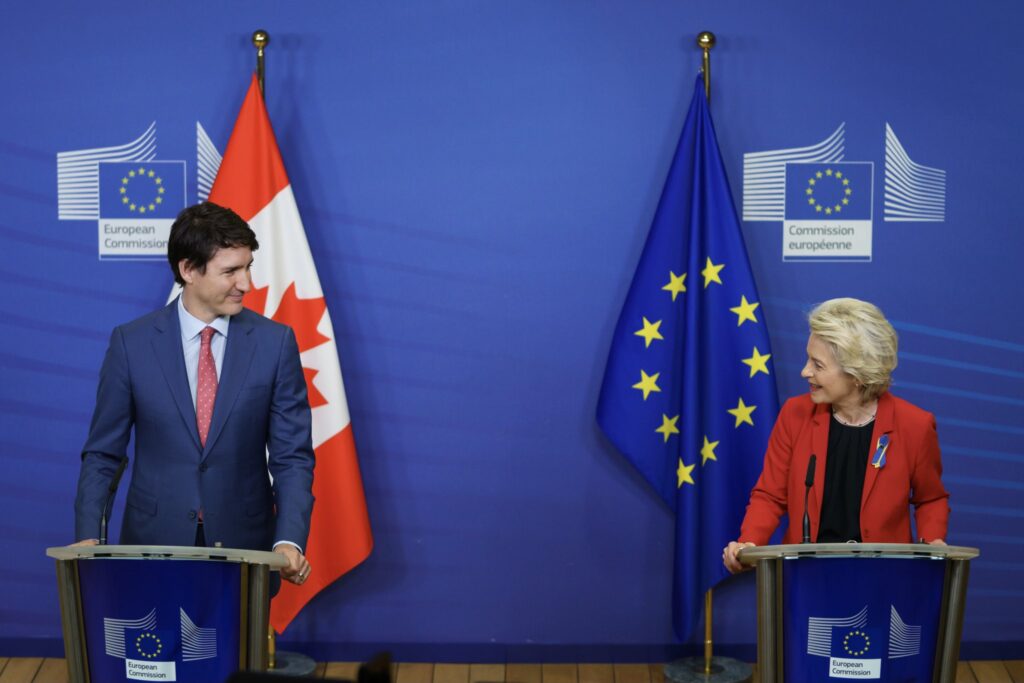 Le premier ministre Justin Trudeau et Roberta Metsola, présidente du Parlement européen