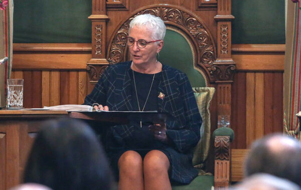 Lieutenante-gouverneure Unilingue: Ottawa Fera Appel De La Décision