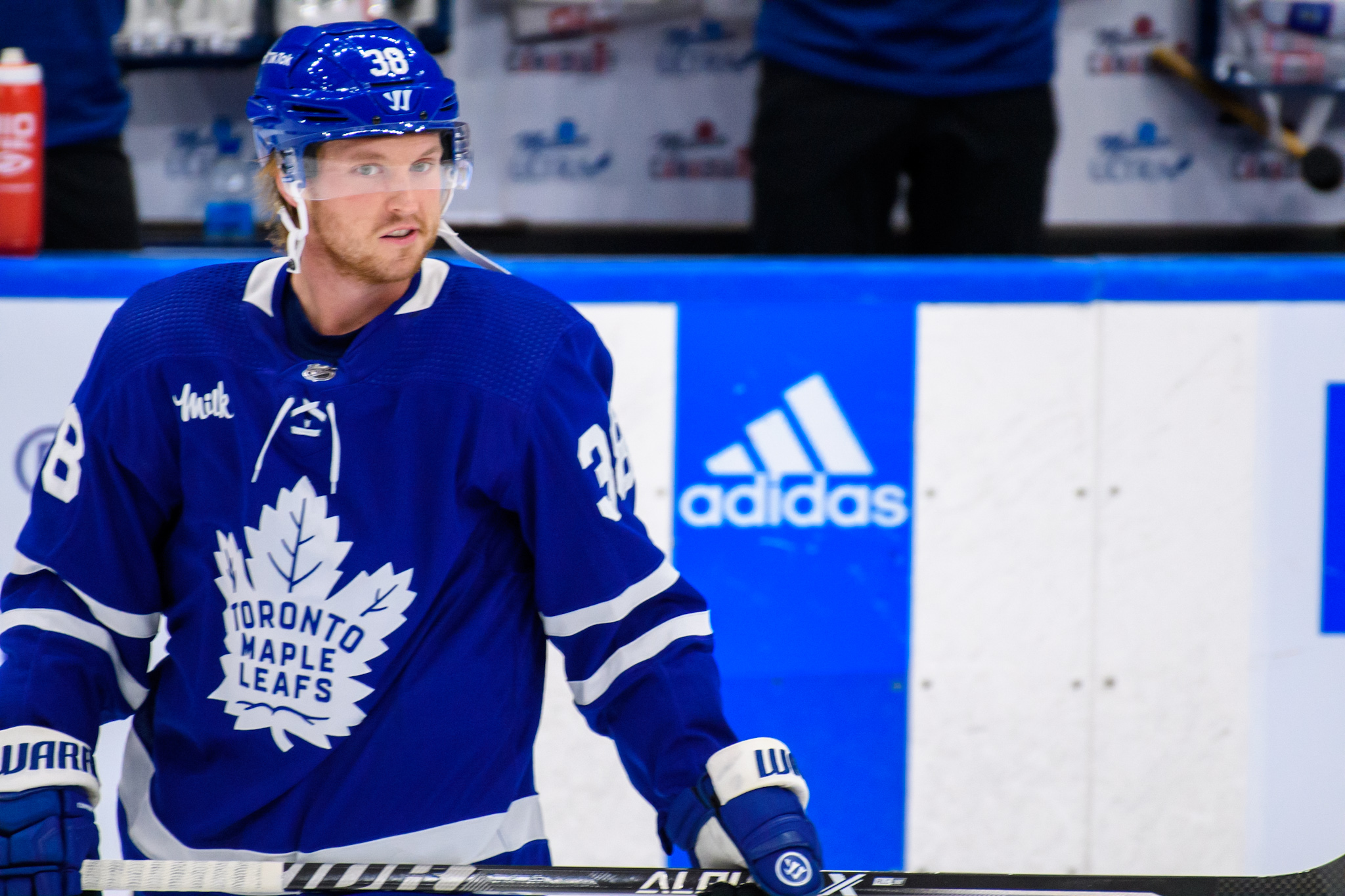 Les Maple Leafs échangent Sandin et Engvall et font l'acquisition de