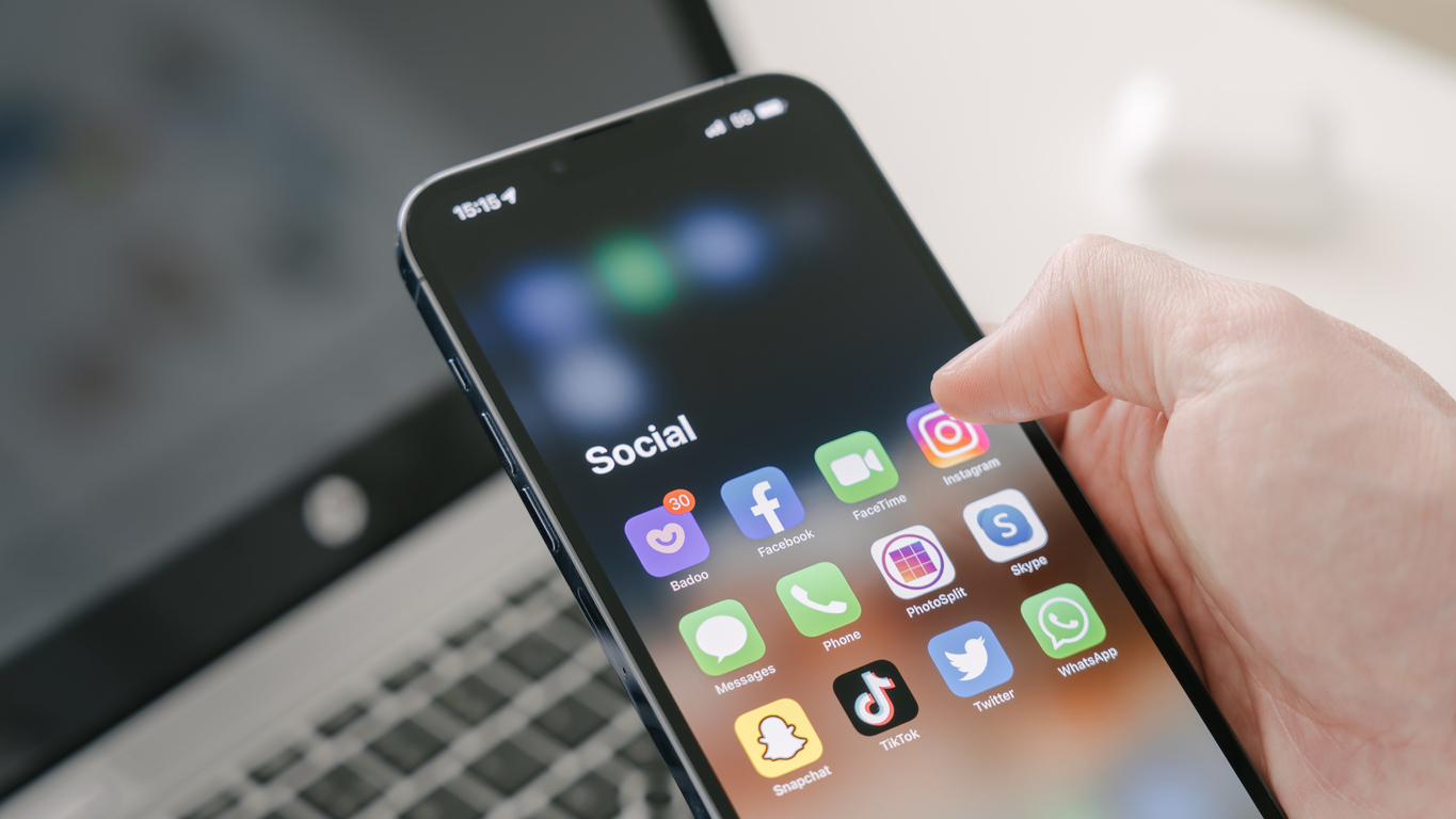 La dépendance sur les réseaux sociaux: un problème croissant