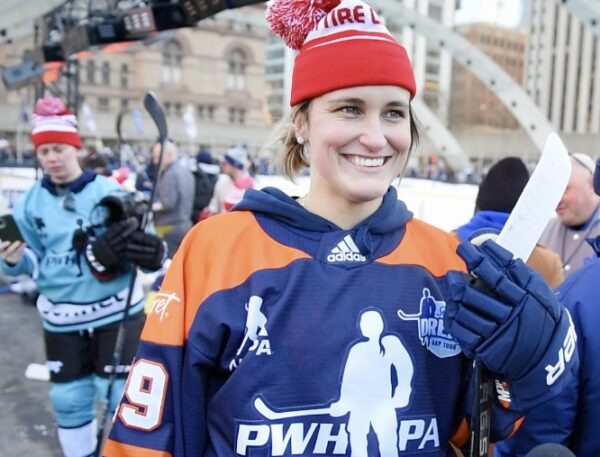 Marie Philip Poulin Promouvoir Le Hockey Féminin Plus Que Jamais