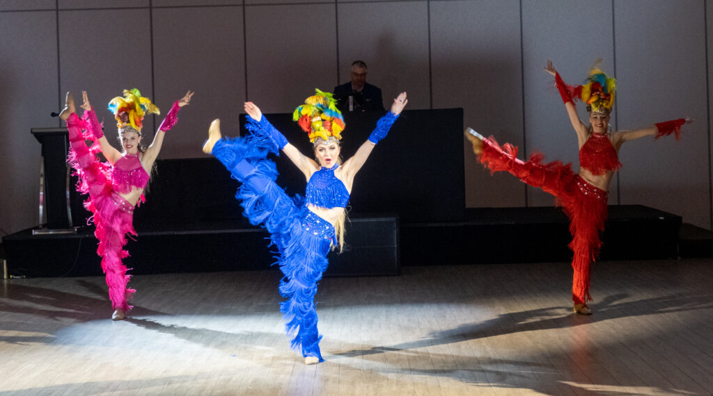 La compagnie de danse Hips don't lie en representation durant la soirée multiculturelle de la citadelle