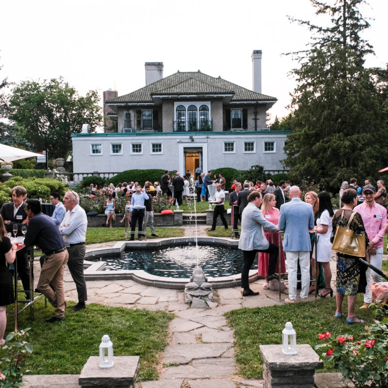 La roseraie du campus Glendon accueillait la fête nationale française