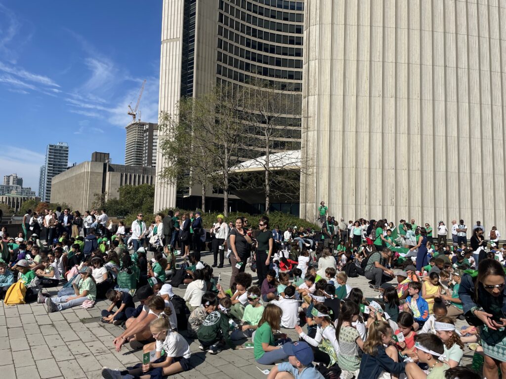 Lever du drapeau franco-ontarien à l’hôtel de ville