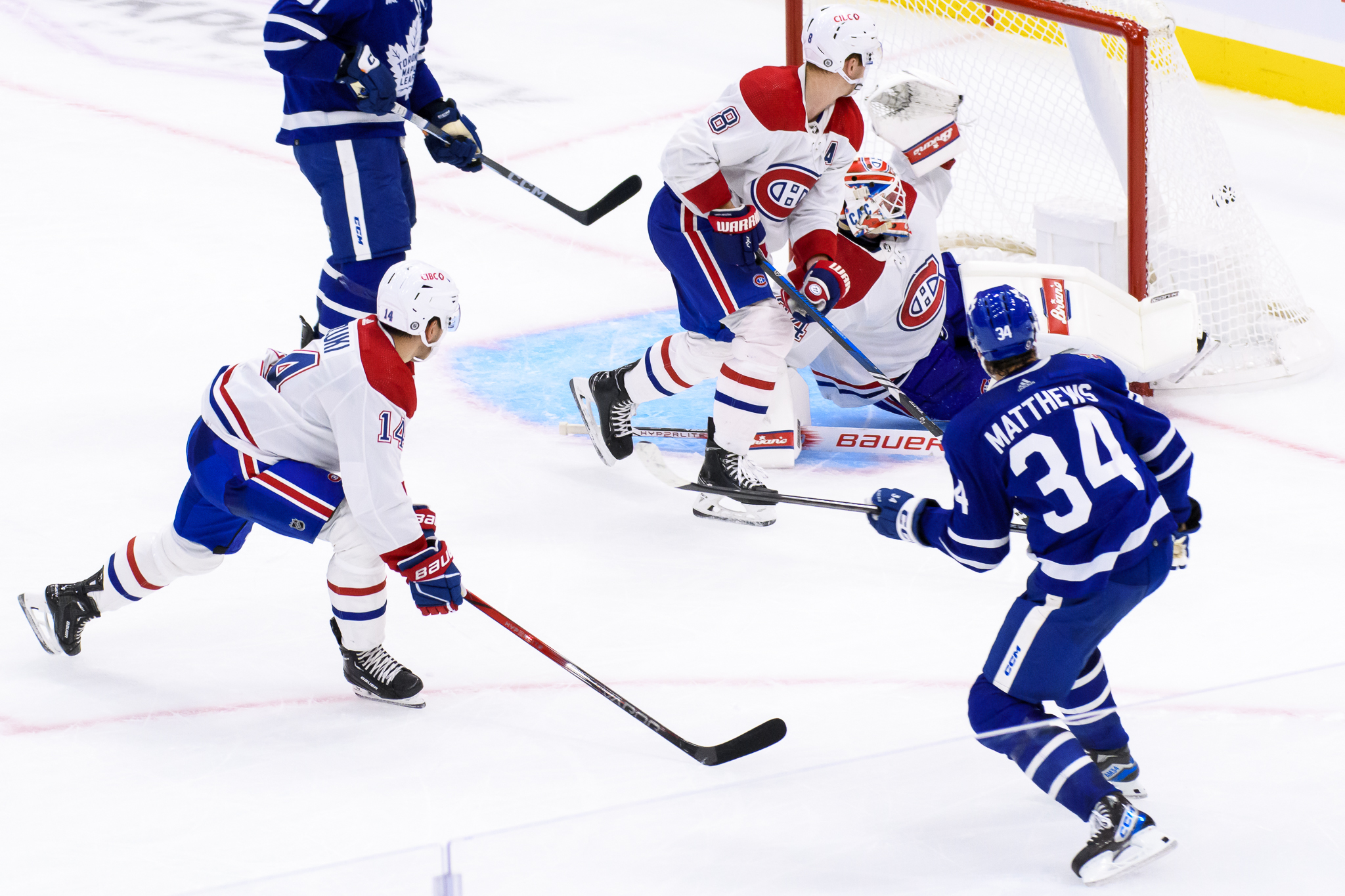 Auston Matthews Inscrit Un Tour Du Chapeau Dans La Victoire Des Maple Leafs