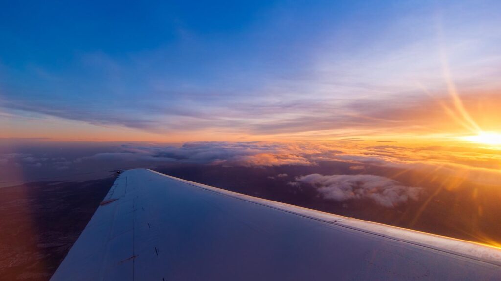 avion-coucher-soleil-coup de soleil