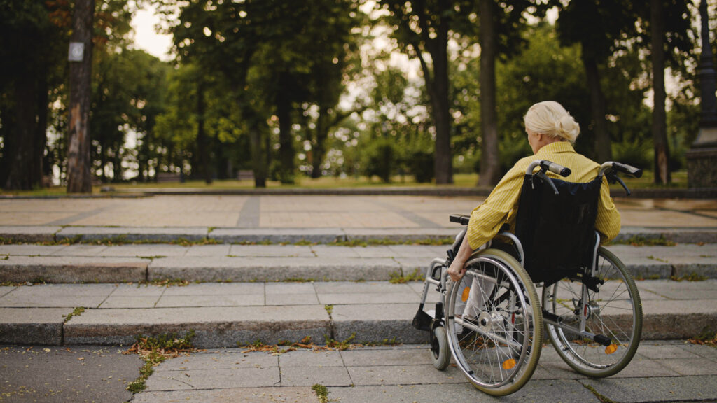 Handicap, accessibilité, ville accessible, chaise roulante