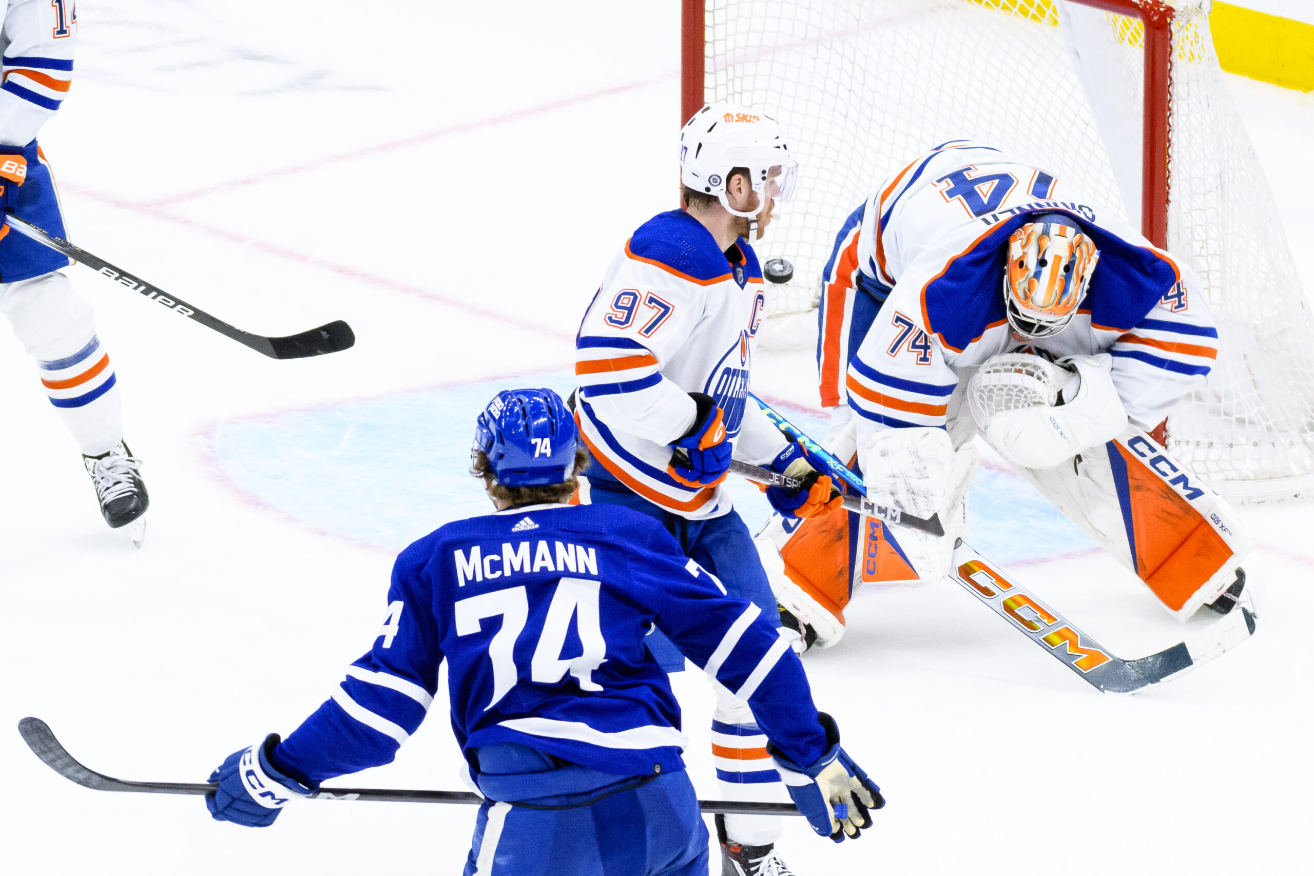 Bobby McMann Vole La Vedette Dans La Victoire Des Leafs Sur Les Oilers