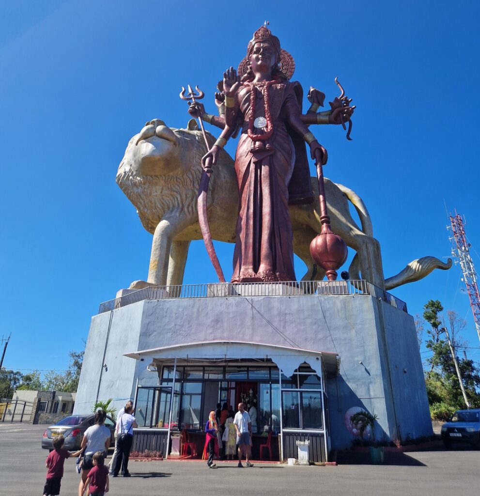 Maurice, Statues géantes de Shiva à Grand Bassin