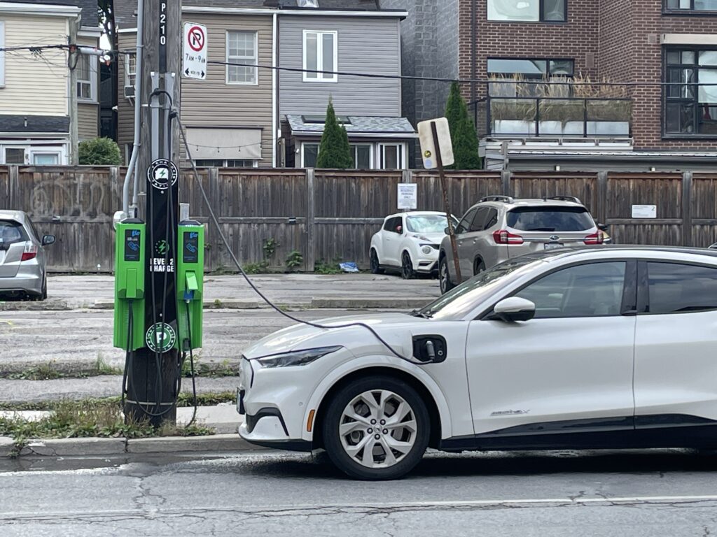 VE, véhicule électrique, borne de recharge