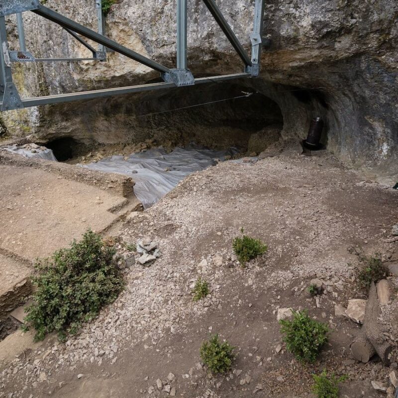 néandertaliens, Grotte Mandrin