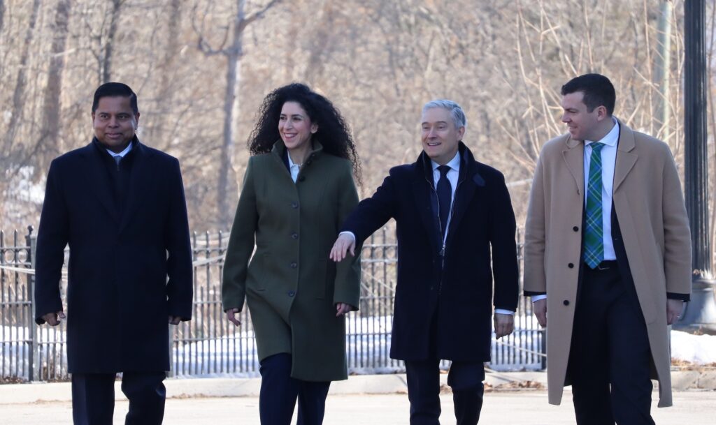 Mark Carney premier ministre, Cabinet, langues officielles