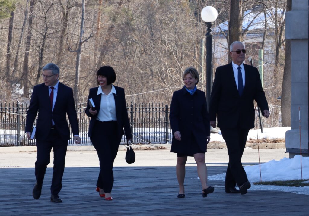 Mark Carney premier ministre, Cabinet, langues officielles