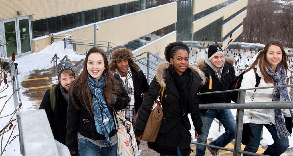 collèges, étudiants étrangers