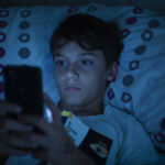 téléphone, écran, réseaux sociaux