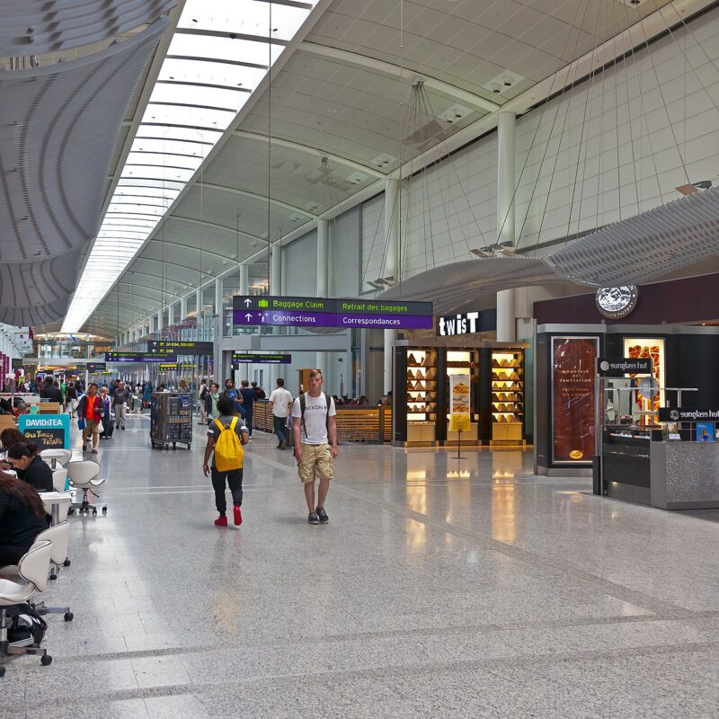 aéroport de Toronto, Pearson, langues officielles