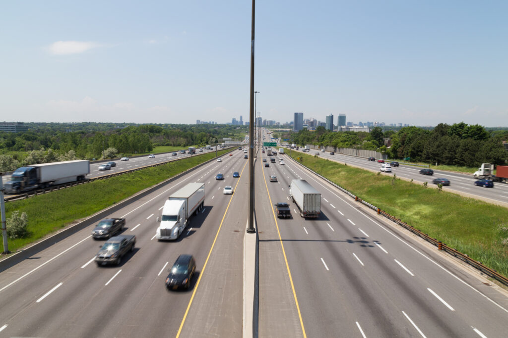 Francophonie économique, commerce, camions