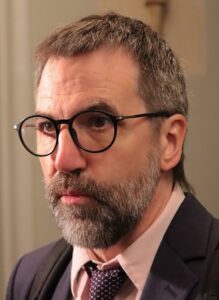 Steven Guilbeault, langues officielles