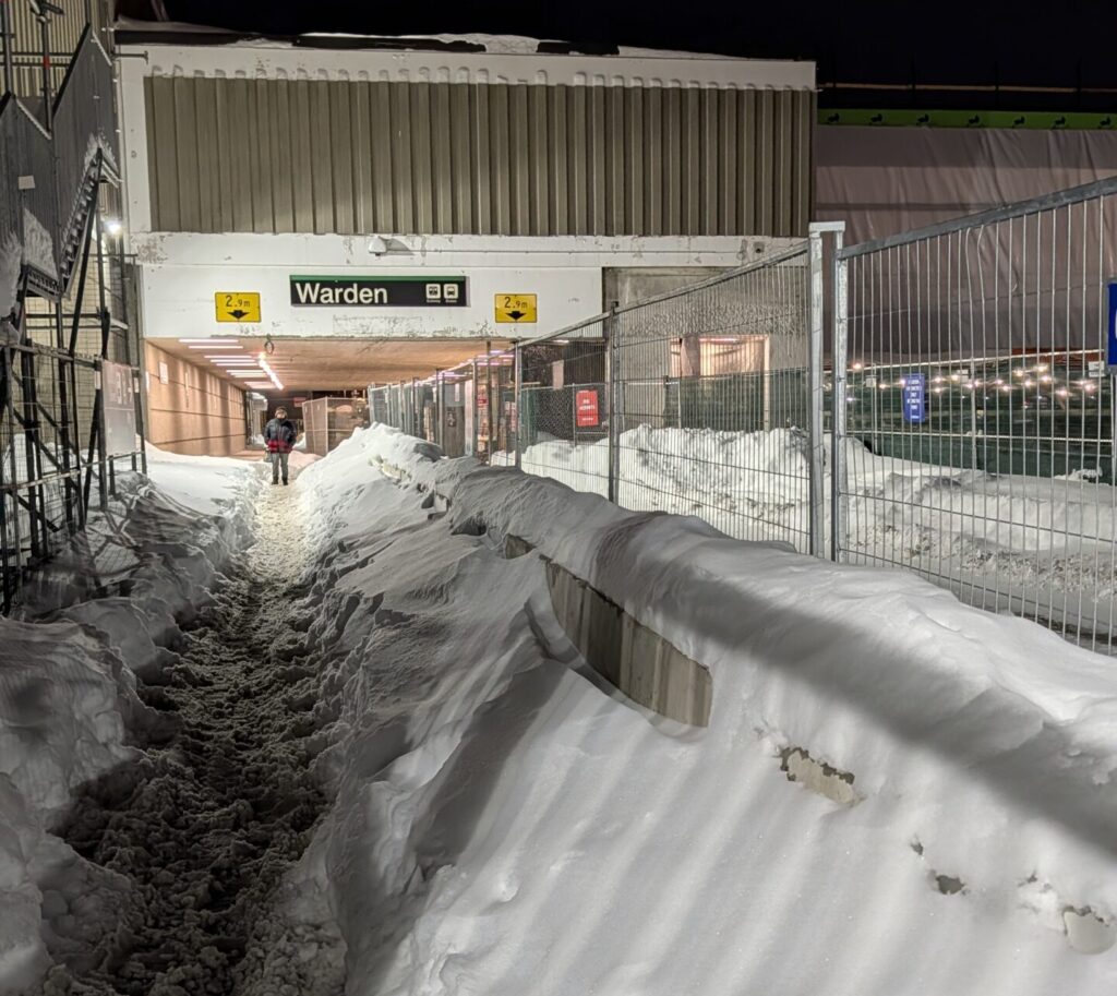 Station de métro Warden