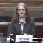 Kelly Burke. langues officielles