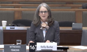 Kelly Burke. langues officielles