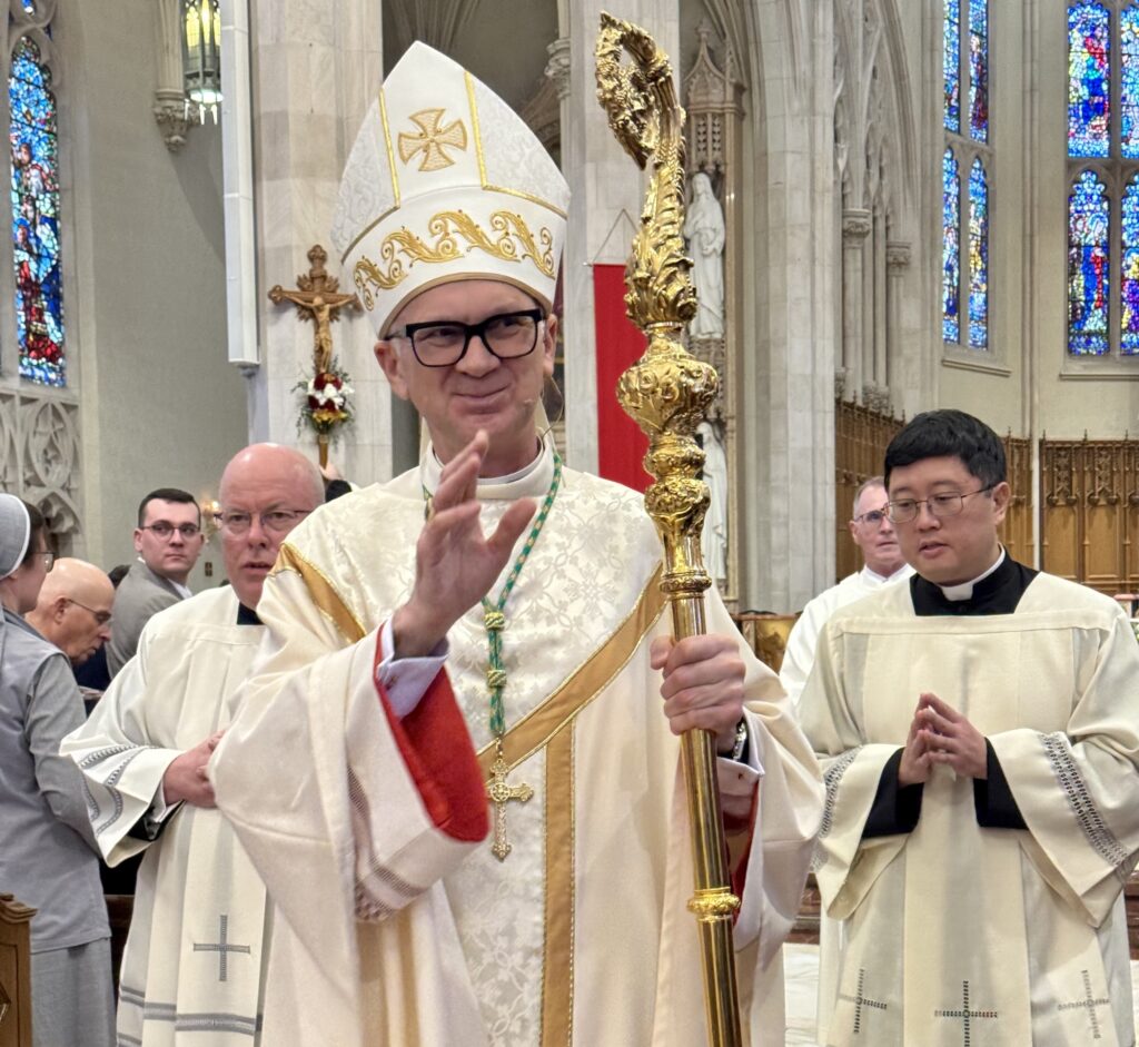 évêque Joseph Dabrowski de Hamilton