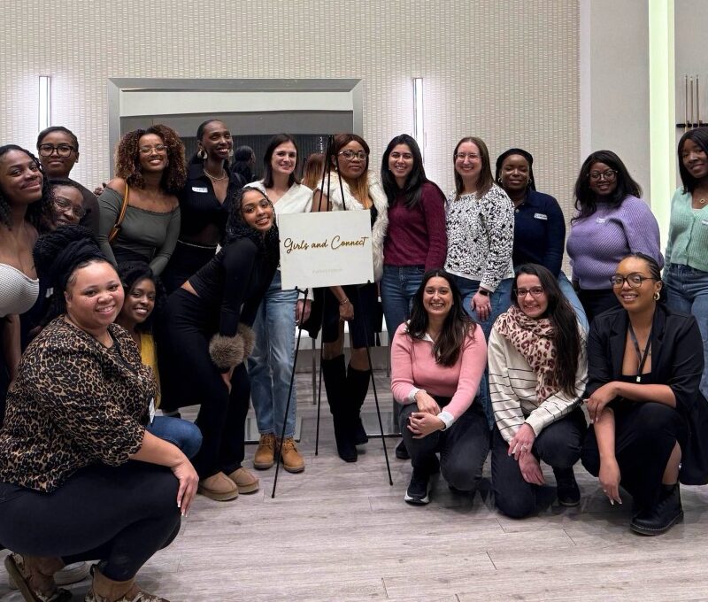 Girls and Connect, femmes