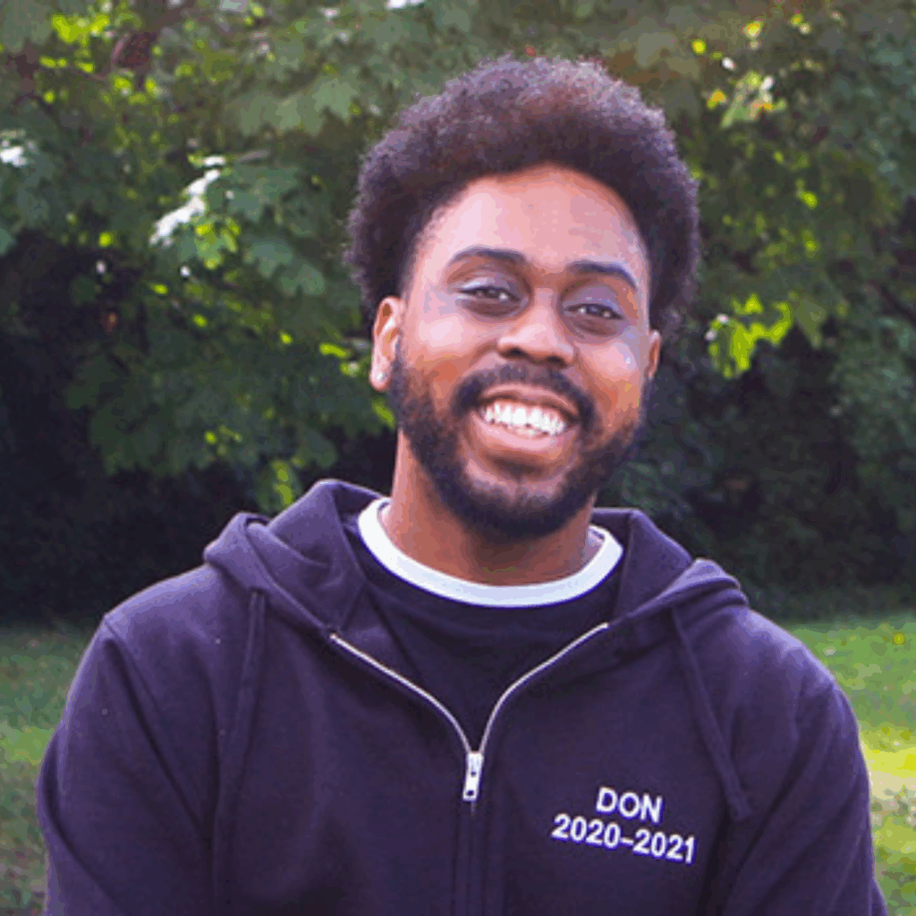 Mateo Delahaye-Brown, chanteur torontois auteur de chansons en français, en anglais, sur fond de R&B.