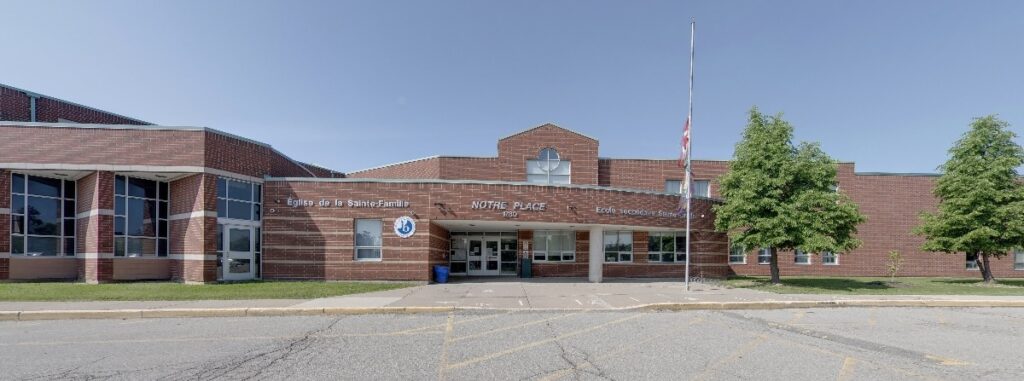 L'école secondaire catholique Ste-Famille à Mississauga.