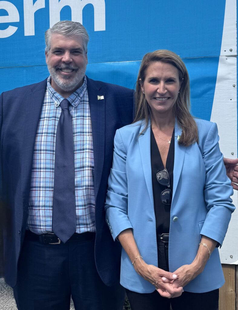 Peter Hominuk et Caroline Mulroney