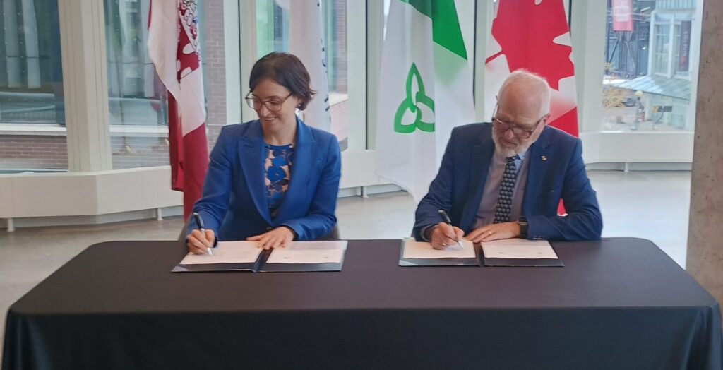 Entente de Collaboration entre l'UOF et l'Université d'Ottawa.