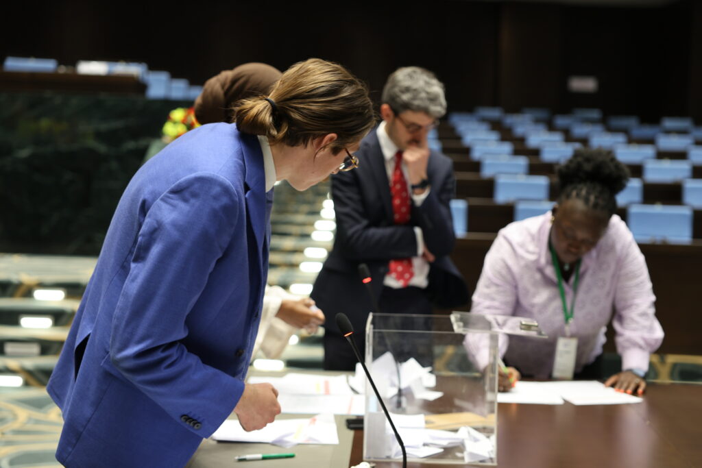 Parlement francophone des jeunes : Ariel Stone Beti porte la voix de l’Ontario à Yaoundé