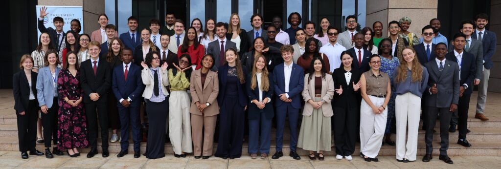 Parlement francophone des jeunes : Ariel Stone Beti porte la voix de l’Ontario à Yaoundé