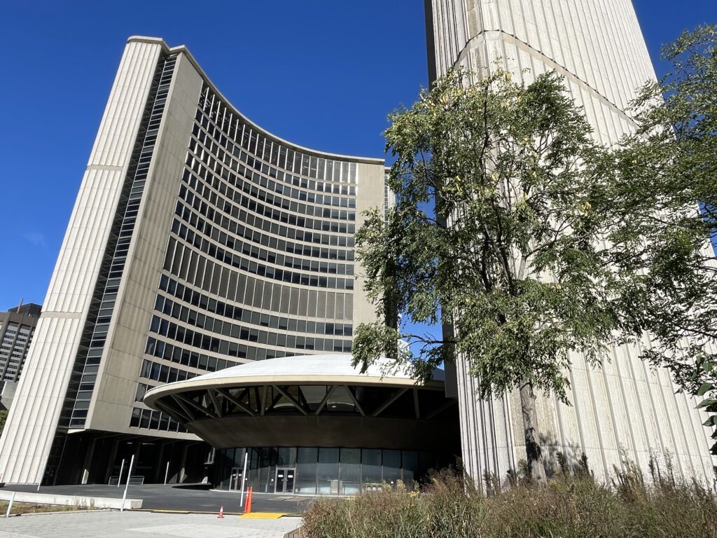 Hôtel de Ville de Toronto, Nathan Phillips Square