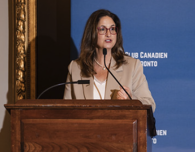 Lynn Casimiro, La Cité