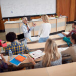 étudiants, professeure, bourses d'études